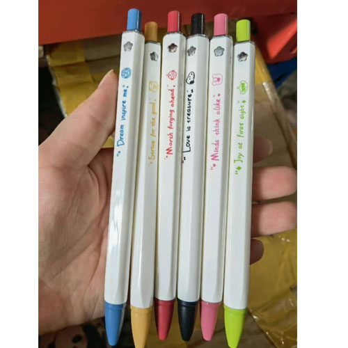 小红书同款三丽鸥可爱高颜值按动中性笔ins 小红书同款三丽鸥可爱高颜值按动中性笔ins